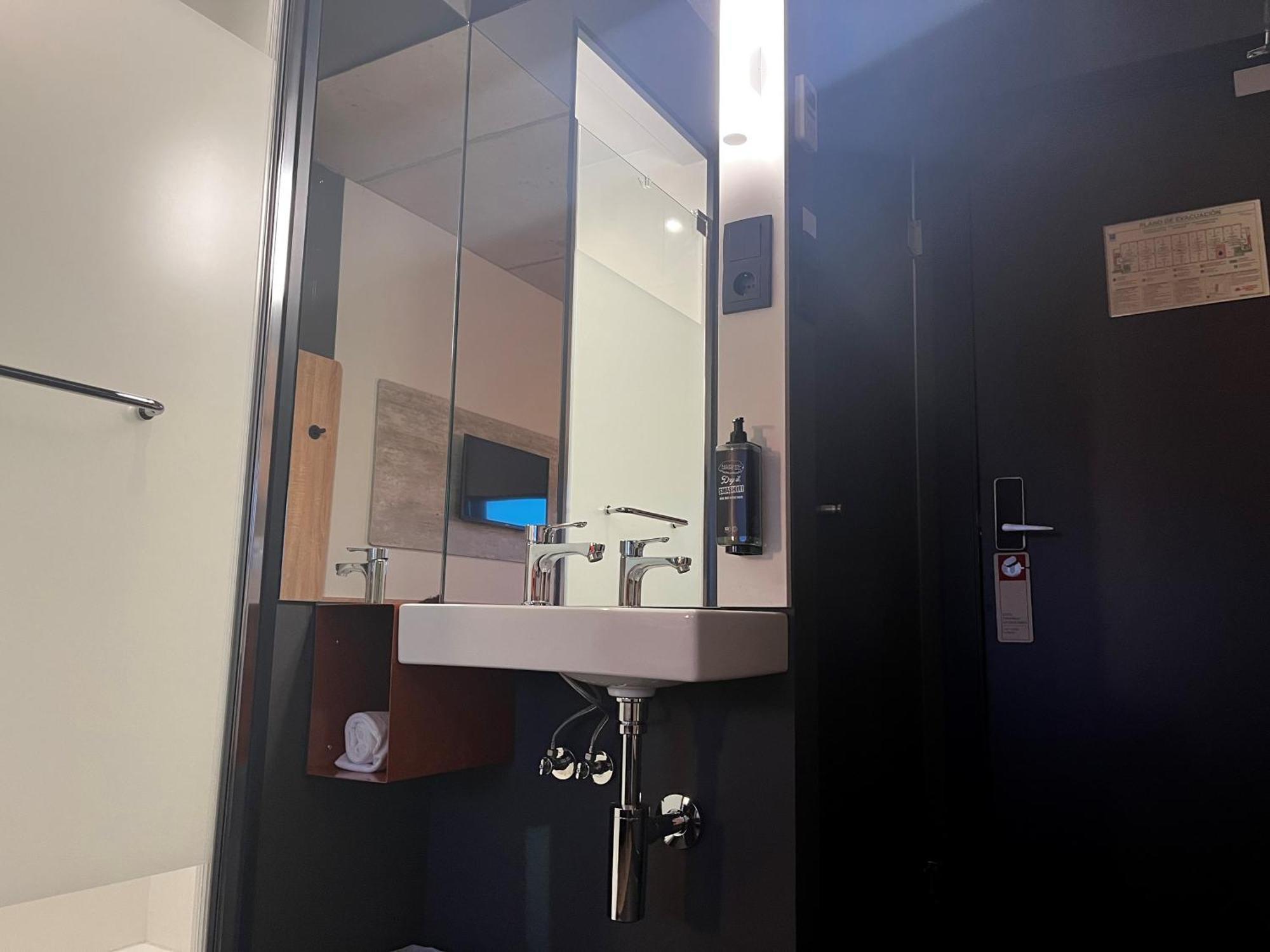 Ibis Budget Madrid Aeropuerto Екстериор снимка
