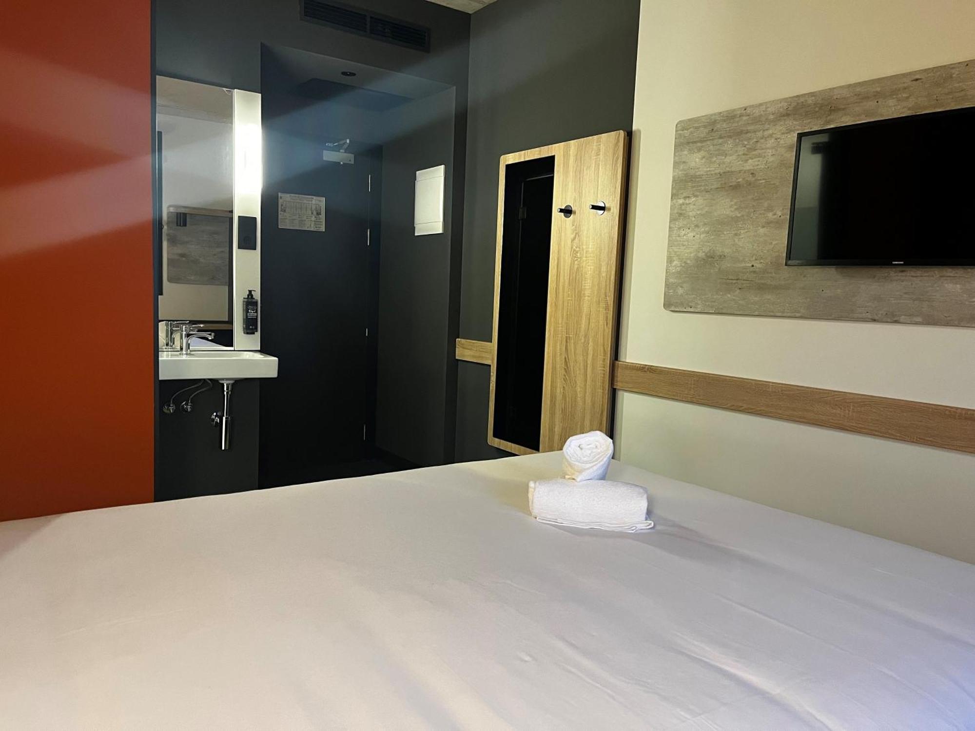 Ibis Budget Madrid Aeropuerto Екстериор снимка