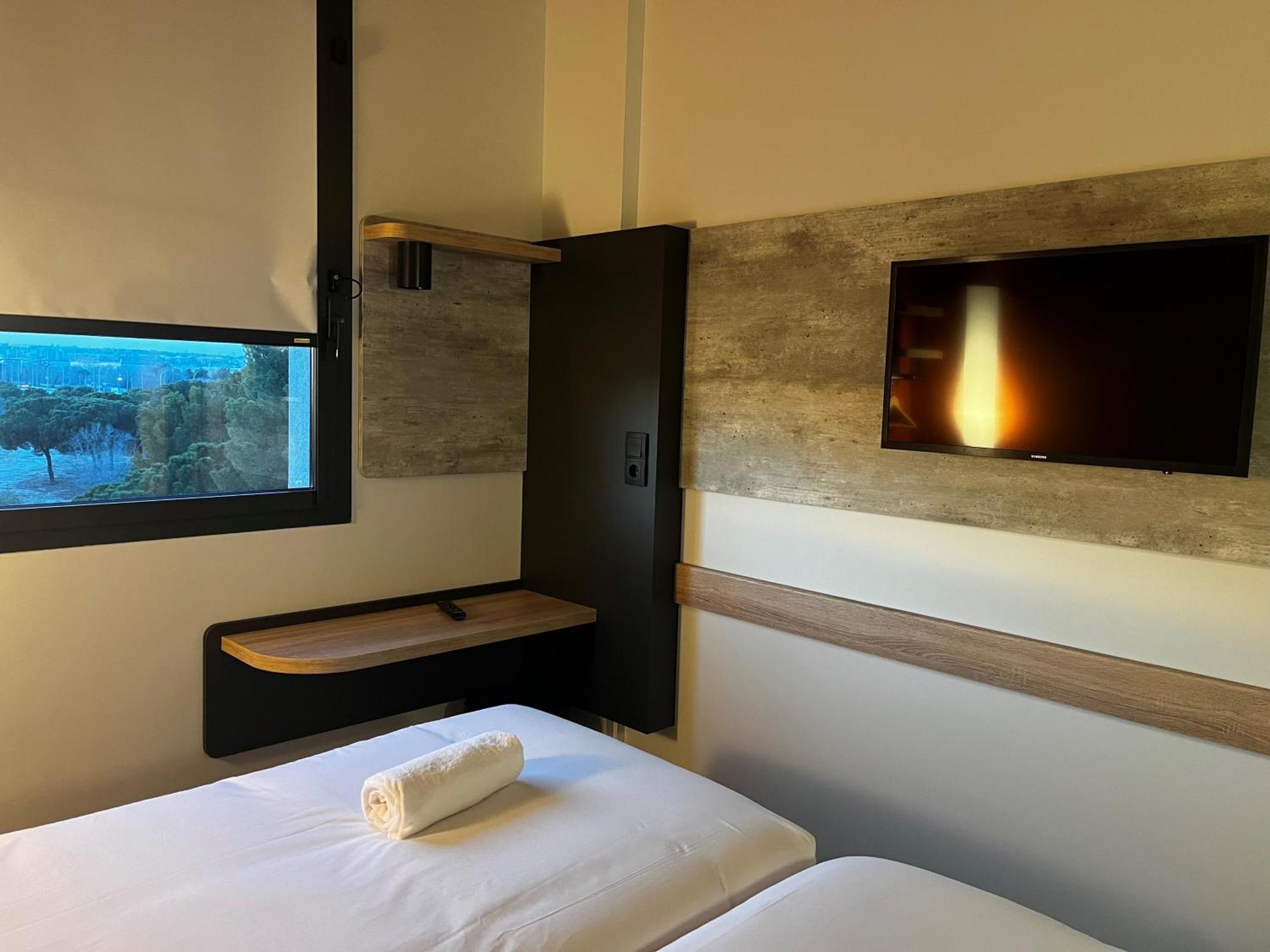 Ibis Budget Madrid Aeropuerto Екстериор снимка