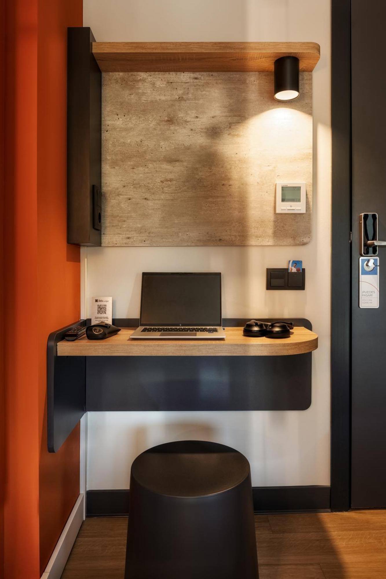 Ibis Budget Madrid Aeropuerto Екстериор снимка