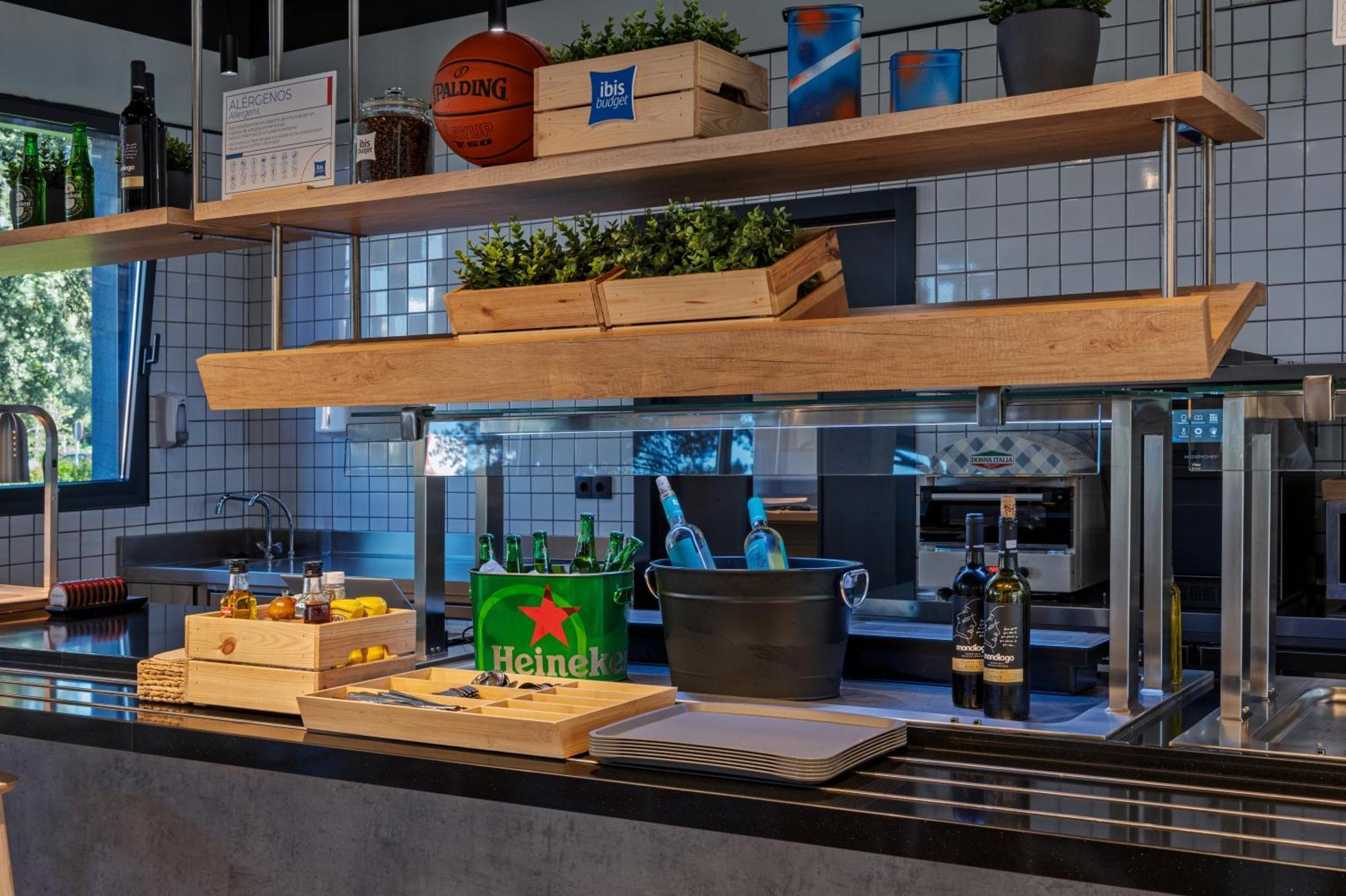 Ibis Budget Madrid Aeropuerto Екстериор снимка