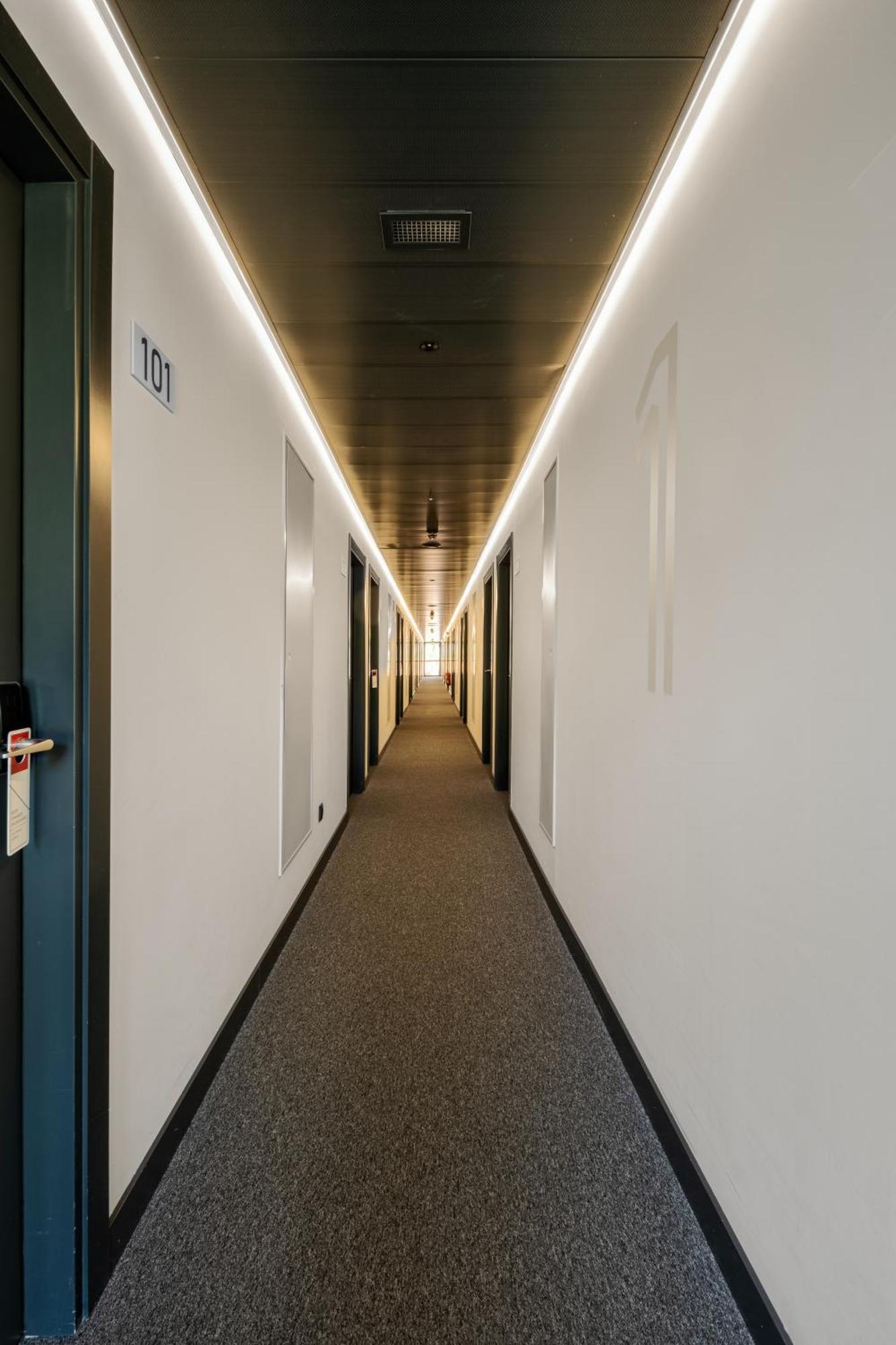Ibis Budget Madrid Aeropuerto Екстериор снимка