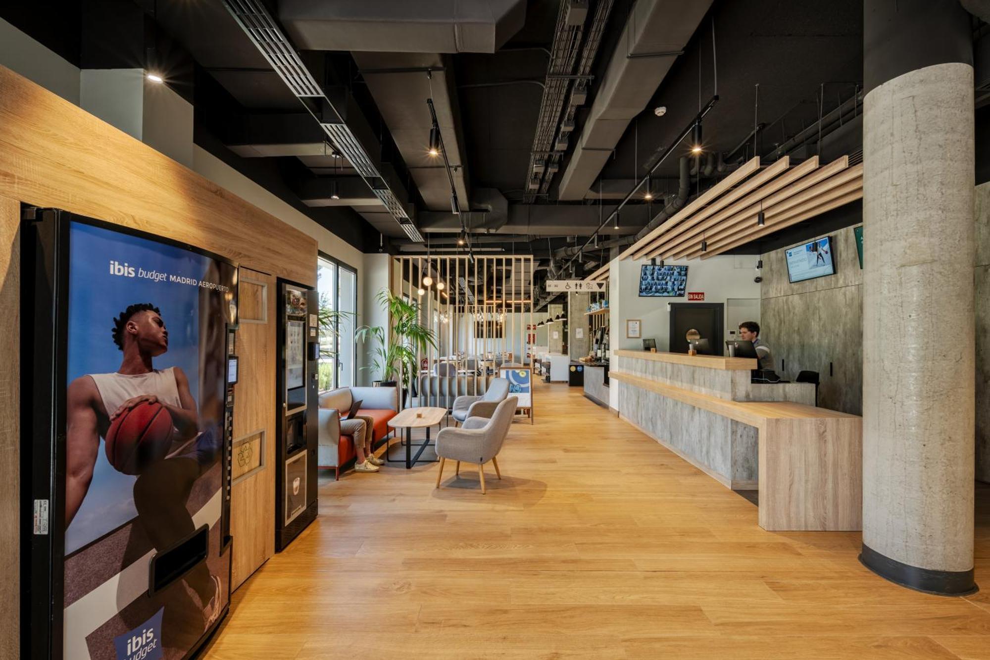 Ibis Budget Madrid Aeropuerto Екстериор снимка