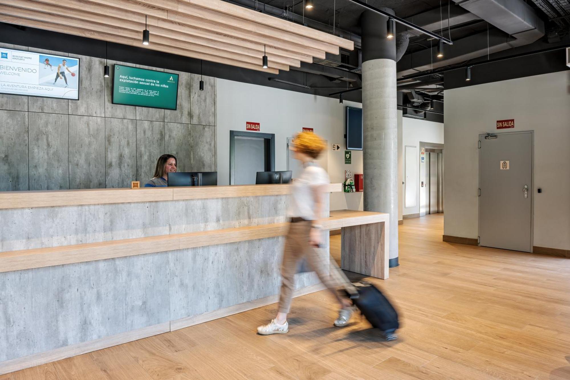 Ibis Budget Madrid Aeropuerto Екстериор снимка