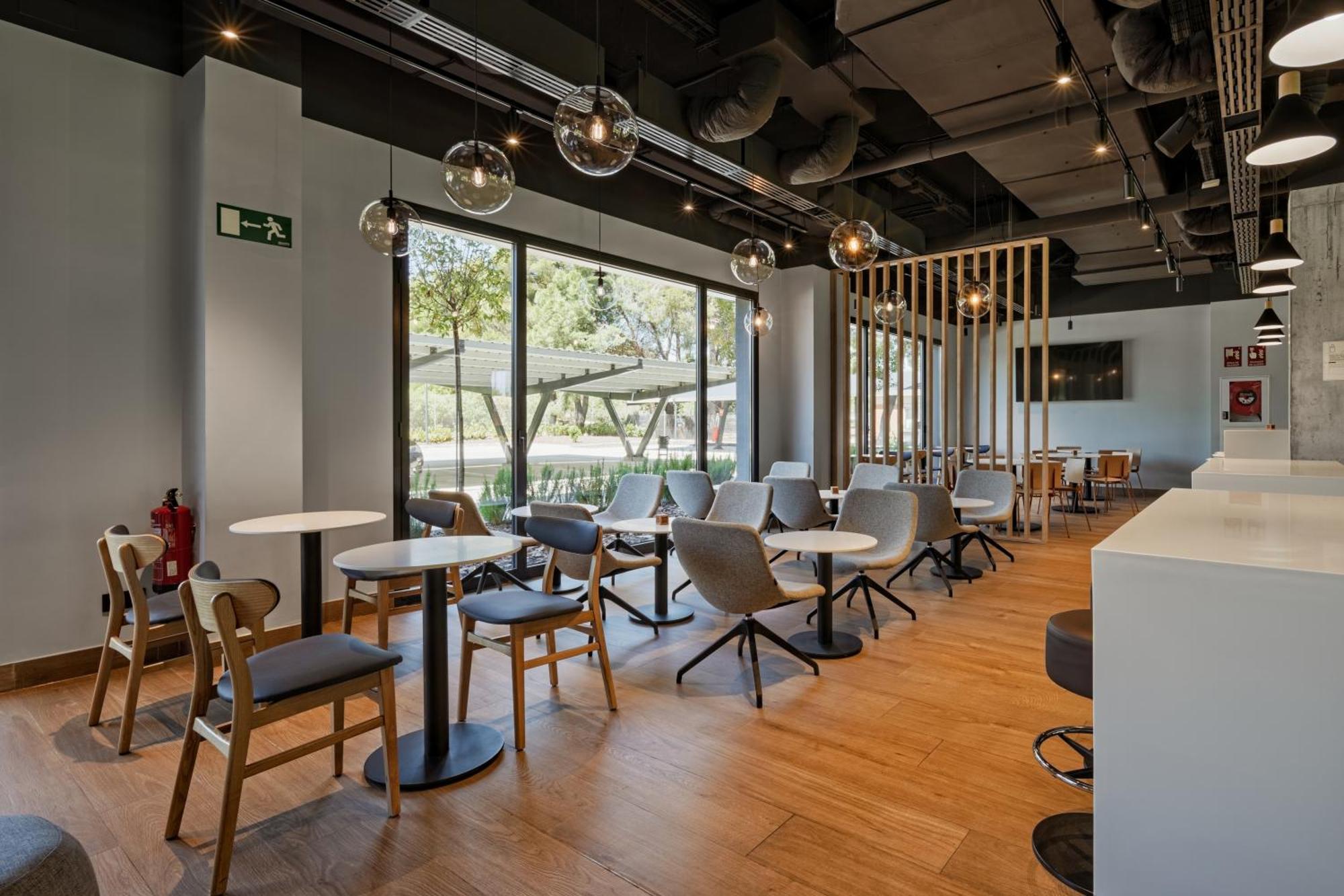 Ibis Budget Madrid Aeropuerto Екстериор снимка